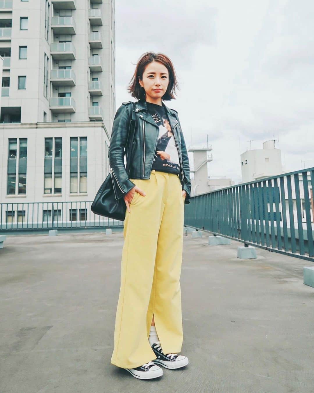 イアリサのインスタグラム：「先日のお洋服☺︎ . #WCJ #2枚目はもっと空が広くてデビューしたてのユニットみたいになってしまった写真 #古着屋の皆さんマイケルTshあったら連絡ください #自分の持ってるマイケルTshに寿命が見えてまいりました」