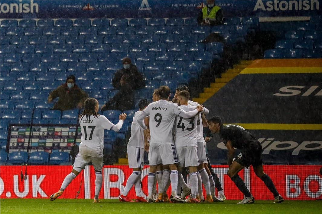 パトリック・バンフォードさんのインスタグラム写真 - (パトリック・バンフォードInstagram)「In football you always want to win, but what a team performance to achieve a point last night against one of the best💪🏽 congrats @rodrigom_91  on the first of many to come🙌🏽 #alaw 💛💙」10月4日 17時34分 - patrick_bamford