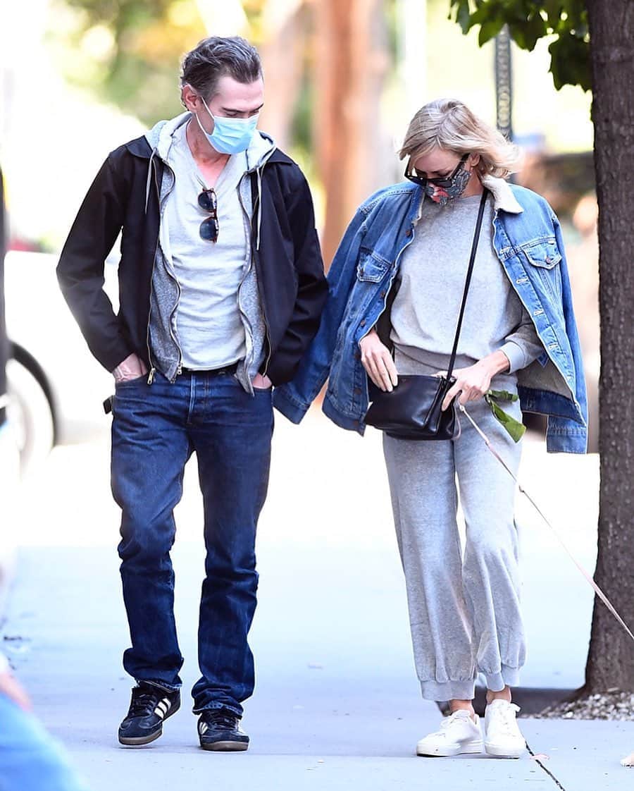 Just Jaredさんのインスタグラム写真 - (Just JaredInstagram)「Longtime couple Billy Crudup and Naomi Watts made a rare appearance together in New York City on Saturday afternoon! #BillyCrudup #NaomiWatts Photo: Splash」10月4日 17時46分 - justjared