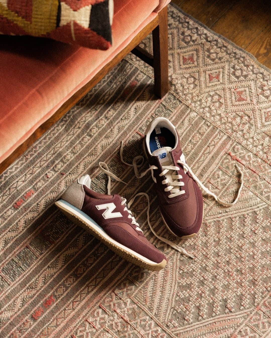 MR PORTERのインスタグラム：「New Balance's 'Comp 100' sneakers have a sleek low-top profile, inspired by an archival '70s runners. Wear with cropped or rolled-up trousers to show them off. #MRPORTERathome」