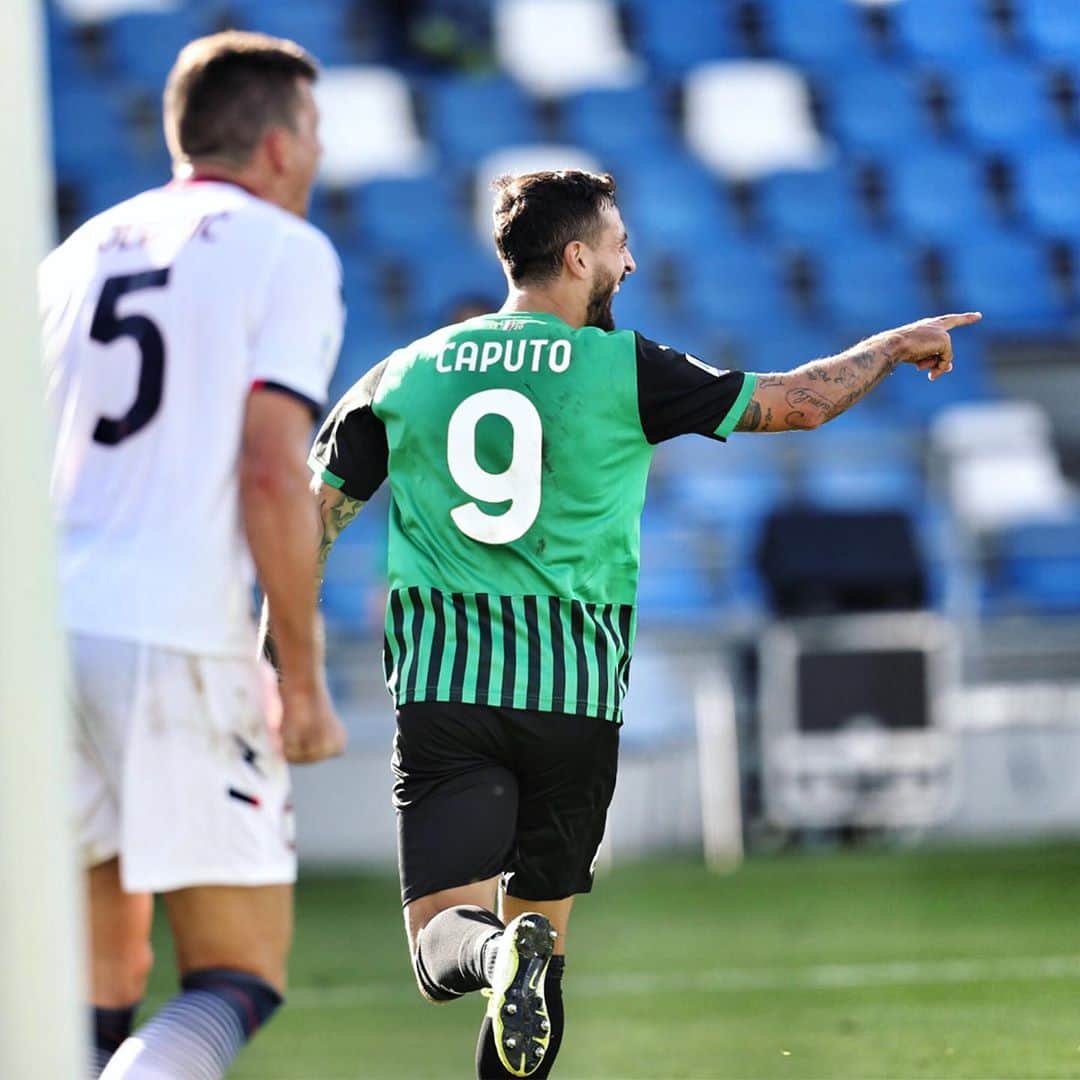 USサッスオーロ・カルチョさんのインスタグラム写真 - (USサッスオーロ・カルチョInstagram)「CHE SQUADRA!! 😍🖤💚⠀⠀ ⠀⠀ 📸 #SassuoloCrotone #SerieATIM #SassuoloCalcio #Berardi #Caputo #Locatelli #Defrel #Neroverdi #MapeiStadium #ForzaSasol ⠀⠀ ⠀⠀ Highlights online su sassuolochannel.tv (link in bio o nella storia) 📺」10月4日 18時02分 - sassuolocalcio