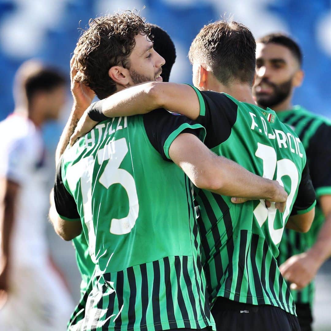 USサッスオーロ・カルチョさんのインスタグラム写真 - (USサッスオーロ・カルチョInstagram)「CHE SQUADRA!! 😍🖤💚⠀⠀ ⠀⠀ 📸 #SassuoloCrotone #SerieATIM #SassuoloCalcio #Berardi #Caputo #Locatelli #Defrel #Neroverdi #MapeiStadium #ForzaSasol ⠀⠀ ⠀⠀ Highlights online su sassuolochannel.tv (link in bio o nella storia) 📺」10月4日 18時02分 - sassuolocalcio