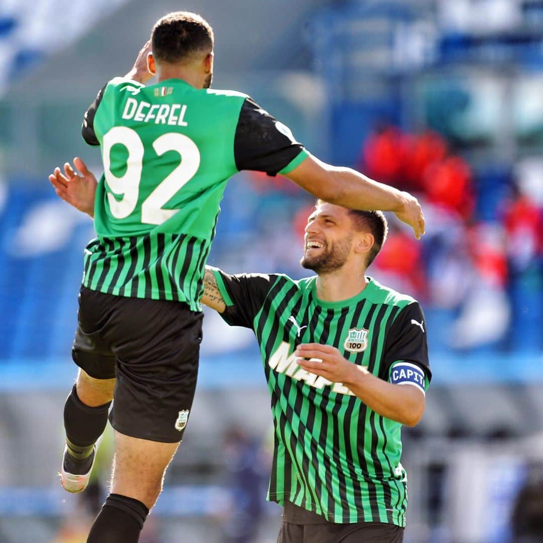 USサッスオーロ・カルチョさんのインスタグラム写真 - (USサッスオーロ・カルチョInstagram)「CHE SQUADRA!! 😍🖤💚⠀⠀ ⠀⠀ 📸 #SassuoloCrotone #SerieATIM #SassuoloCalcio #Berardi #Caputo #Locatelli #Defrel #Neroverdi #MapeiStadium #ForzaSasol ⠀⠀ ⠀⠀ Highlights online su sassuolochannel.tv (link in bio o nella storia) 📺」10月4日 18時02分 - sassuolocalcio