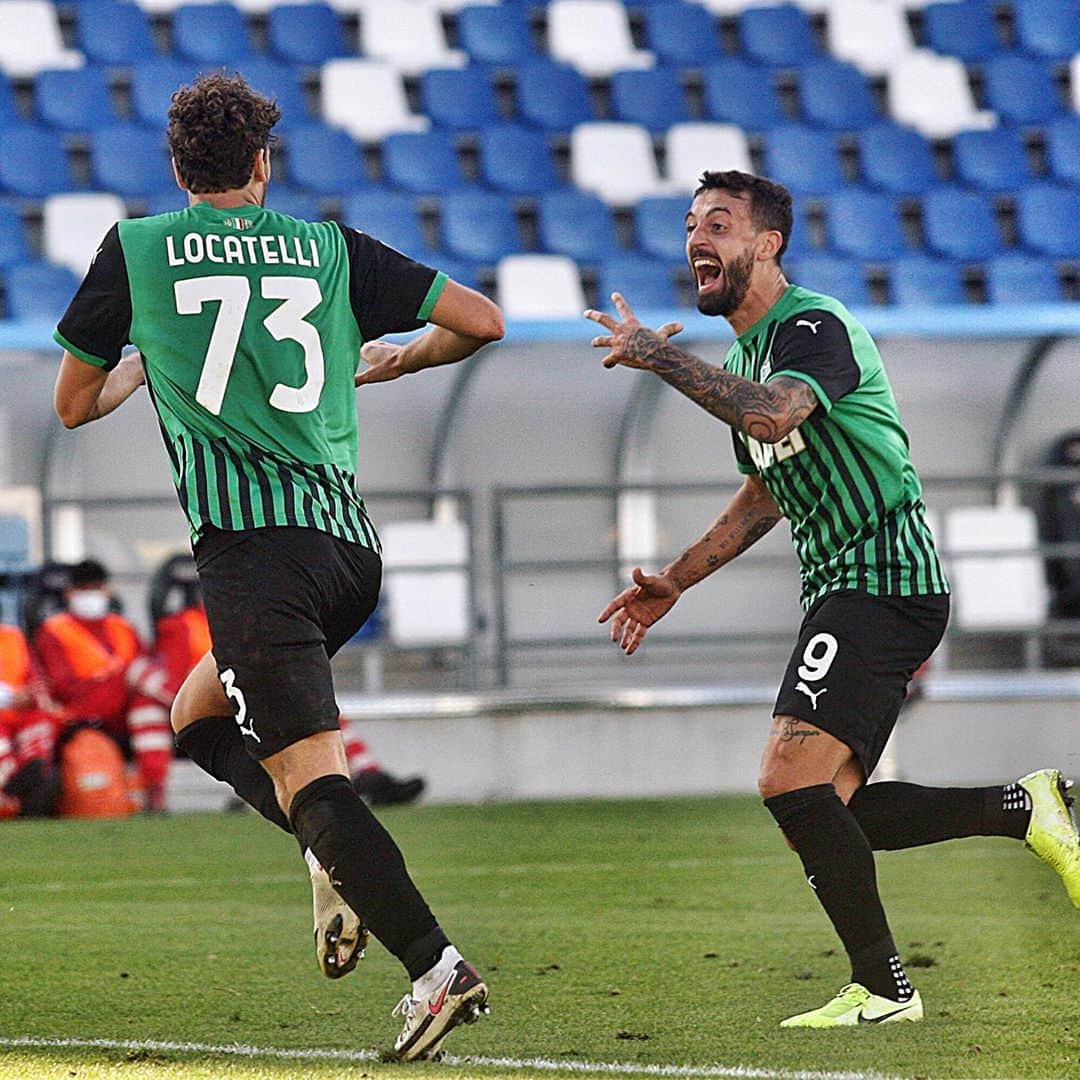USサッスオーロ・カルチョさんのインスタグラム写真 - (USサッスオーロ・カルチョInstagram)「CHE SQUADRA!! 😍🖤💚⠀⠀ ⠀⠀ 📸 #SassuoloCrotone #SerieATIM #SassuoloCalcio #Berardi #Caputo #Locatelli #Defrel #Neroverdi #MapeiStadium #ForzaSasol ⠀⠀ ⠀⠀ Highlights online su sassuolochannel.tv (link in bio o nella storia) 📺」10月4日 18時02分 - sassuolocalcio