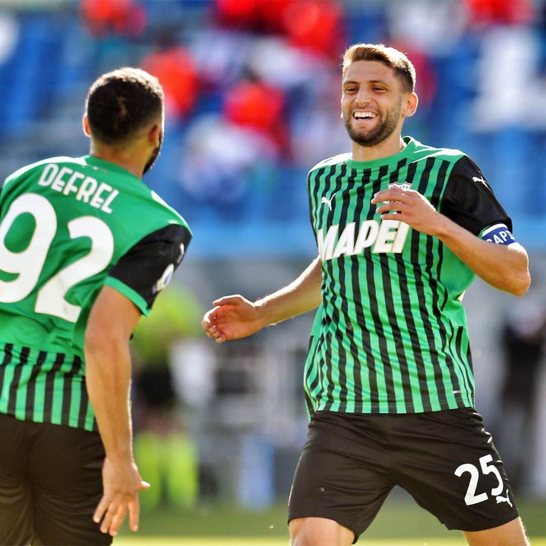 USサッスオーロ・カルチョさんのインスタグラム写真 - (USサッスオーロ・カルチョInstagram)「CHE SQUADRA!! 😍🖤💚⠀⠀ ⠀⠀ 📸 #SassuoloCrotone #SerieATIM #SassuoloCalcio #Berardi #Caputo #Locatelli #Defrel #Neroverdi #MapeiStadium #ForzaSasol ⠀⠀ ⠀⠀ Highlights online su sassuolochannel.tv (link in bio o nella storia) 📺」10月4日 18時02分 - sassuolocalcio