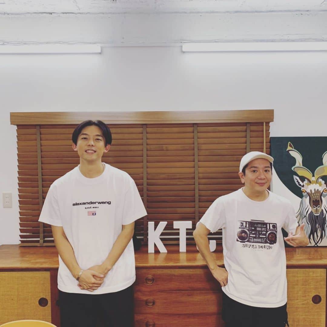 LITTLEのインスタグラム：「来週日曜日ABEMAで放送です！ 愛韻TV #16 ◆GUEST:KEN THE 390 https://bit.ly/2EHeFhX #愛韻 #愛韻TV #kenthe390 #little #kickthecancrew  本家YouTube愛韻TVは#15晋平太の回が只今から配信！！ https://youtu.be/HODsor062eE」