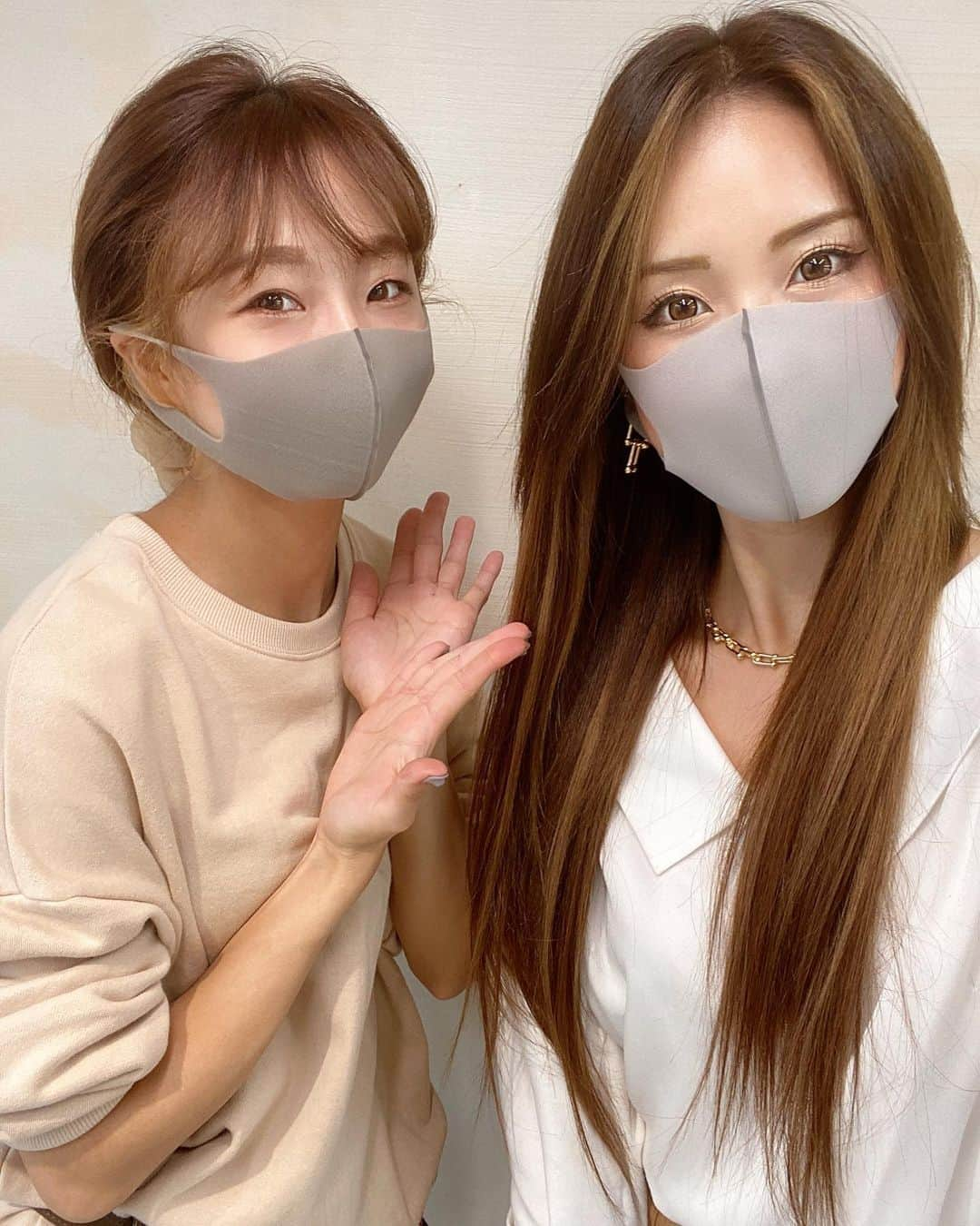 CHIHAさんのインスタグラム写真 - (CHIHAInstagram)「久しぶりにエクステつけたよ❤️﻿ エクステが好評のアンククロスさんにて🥳﻿ @ankhcross_omotesando  ﻿ シールの装着面を半分毛で覆っていて、結んでも前髪につけても自然！﻿ エクステつけてるってわからないナチュラルさでヘアメイクさんにも気づかれなかったの😍‼︎💦﻿ ﻿ アンククロス自社製品のエクステは、ツヤツヤサラサラで持ちがすごくいいおすすめ🥰﻿ ﻿ 担当🌸﻿ @_misaki04  ﻿ ﻿ ﻿ #アンククロス #ankhcross #ロアエクステジョーカー #loaextejoker﻿」10月4日 18時33分 - chiha6170