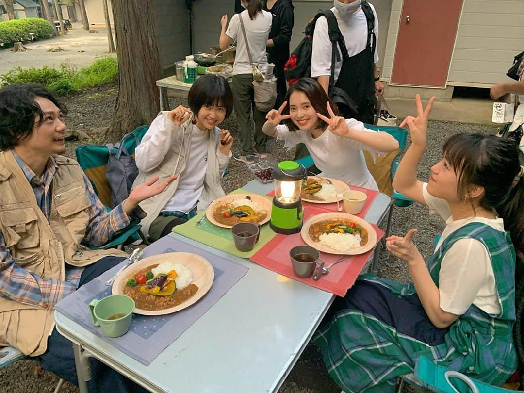 伊藤千由李さんのインスタグラム写真 - (伊藤千由李Instagram)「🔔サイレント・ベル🔔のみんなと♡﻿ ﻿ 智子さん特製の野菜たっぷりカレー🍛﻿ 本当にめっちゃ美味しかったの😋﻿ ﻿ 翼と美桜とは写真が撮れなかったから、﻿ ３ショットのところをスクショしたよ😉💕﻿ ﻿ またキャンプ行きたいなぁ〜🏕﻿ ﻿ #僕等の物語﻿ #サイレントベル」10月4日 18時33分 - chiyuri_ito_official