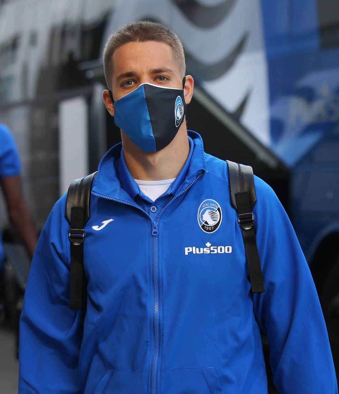 アタランタBCさんのインスタグラム写真 - (アタランタBCInstagram)「Bentornati a casa ragazzi! 👋 Welcome back guys! 😉 ⠀ #AtalantaCagliari #GoAtalantaGo ⚫️🔵 #Atalanta #BergAMO #ForzaAtalanta #football #SerieATIM」10月4日 18時28分 - atalantabc