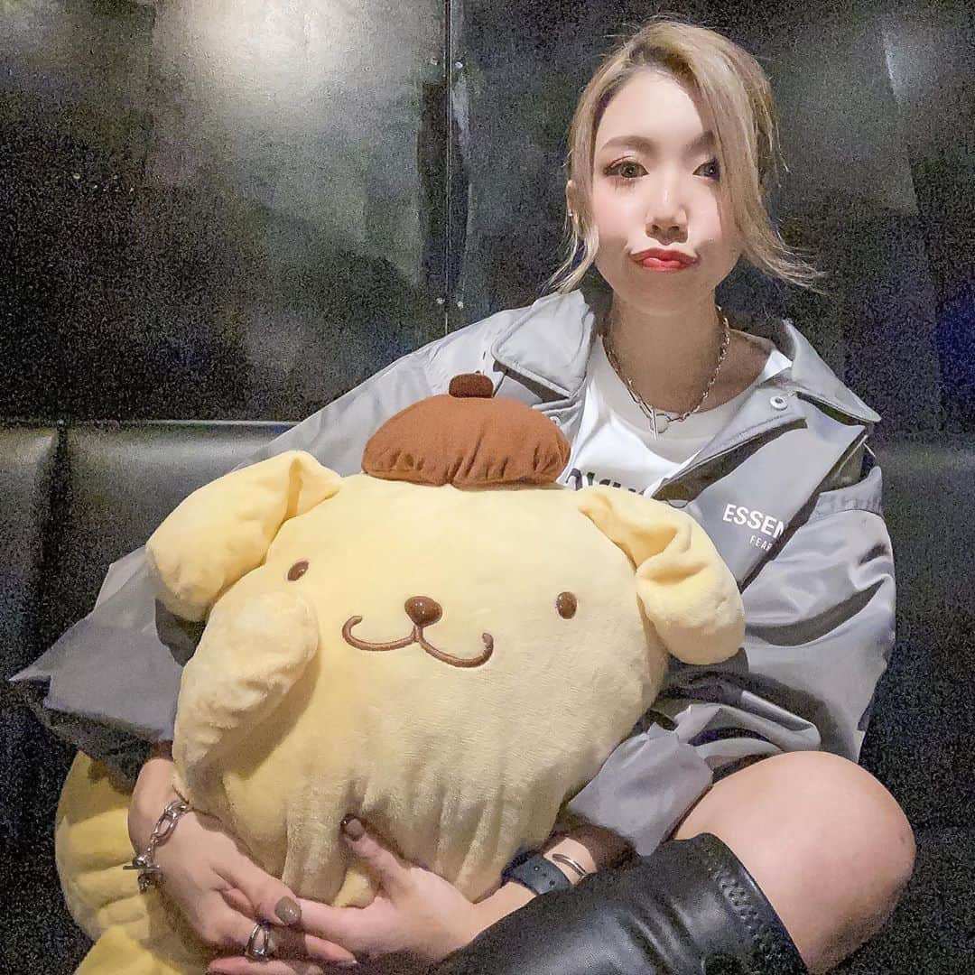 DJ CHI☆MEROのインスタグラム：「.﻿ ポムポムプリンにおちりがあるの﻿ 知ってましたか🍮﻿ ﻿ ﻿ そもそもポムポムプリンって何だと思う？ プリン？イヌ？ウサギ？ . . . #maxim#sanrio#tokyo」