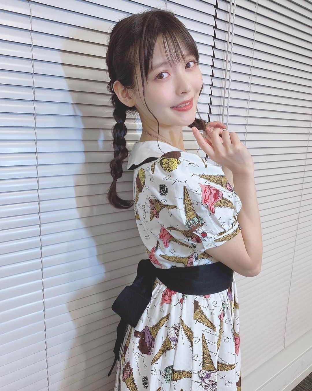 上坂すみれさんのインスタグラム写真 - (上坂すみれInstagram)「インスタフォロワー30万人さまありがとうございます！Ура‼︎ うれしいのでうれしげな写真たちをカメラロールから召喚しました  このあと20時からはインスタライブ、ぜひお付き合いください！  #上坂すみれ」10月4日 18時34分 - uesaka_sumire