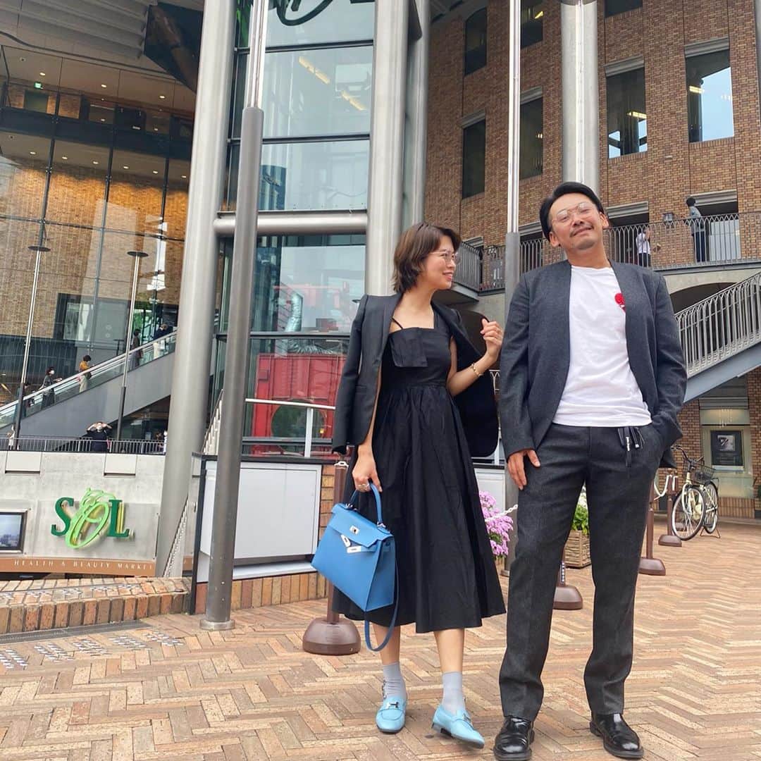 のインスタグラム：「. . 今日は海老蔵さんに会いに、 TAと🍁 . 歌舞伎鑑賞なので、お互い軽めの正装を✨ . TAのセットアップが洒落ていた。👏  #歌舞伎ootd #TAと私 #女同士かな？ #男同士かな？ #市川海老蔵 #ootd#maisonmargiela #Palmangels#hermes#gucci#unik」
