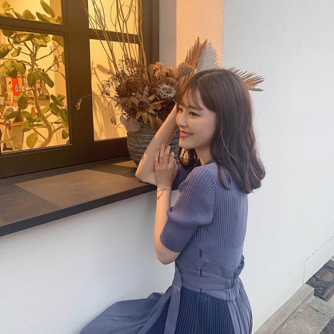 のインスタグラム：「. カフェのカウンターがかわいかった〜💐」