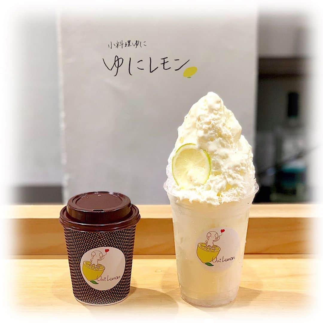柴本愛沙さんのインスタグラム写真 - (柴本愛沙Instagram)「❤︎ 渋谷の駅前で見つけた可愛いお店🍋 @uni_lemon  瀬戸内の無農薬レモンを使った drinkやsweetsが楽しめます♪  ☑︎ごほーびゆに氷 爽やかなレモン味のクリームチーズ練乳と ピンク岩塩をトッピングしたかき氷🍧 もう、このクリームチーズの練乳が絶品！ 食べ歩きにもいいかも✨  ☑︎ホットレモネード 焙煎シナモンがアクセントになっていて ちょっぴり大人な風味のレモネード。 優しい香りでリラックスできます。  毎月季節限定のかき氷もあるとか！ 今の時期はカボチャとレモンのかき氷で、 それもすごく美味しそうでした🎃  #ゆにレモン #かき氷 #渋谷スイーツ #渋谷グルメ #渋谷カフェ #カキ氷 #かきごおりすと #かき氷巡り #かき氷好きな人と繋がりたい #レモネード #シナモン #焙煎シナモン #ホットレモン #ホットレモネード #立ち飲み #インスタ映え #瀬戸内レモン #pr #トリドリベース #無農薬レモン #食べ歩き #カフェ巡り #スイーツ巡り #カフェスタグラム #cafemiru #cafemiru_東京 #あいさスイーツ #渋谷カフェ巡り #渋谷スイーツ」10月4日 18時57分 - aisa_shibamoto