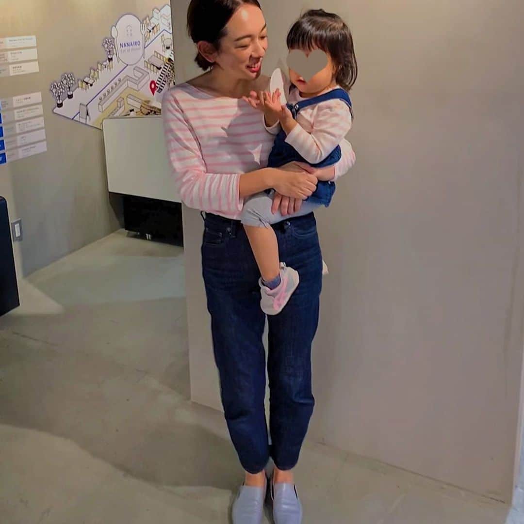 aki_closetのインスタグラム：「. あまりやらないお揃いコーデしてみた♡ . #leminor #uniqlo #uniqlodenim  #zara . 👧 #muji #petitbateau . #mamaとあたち」