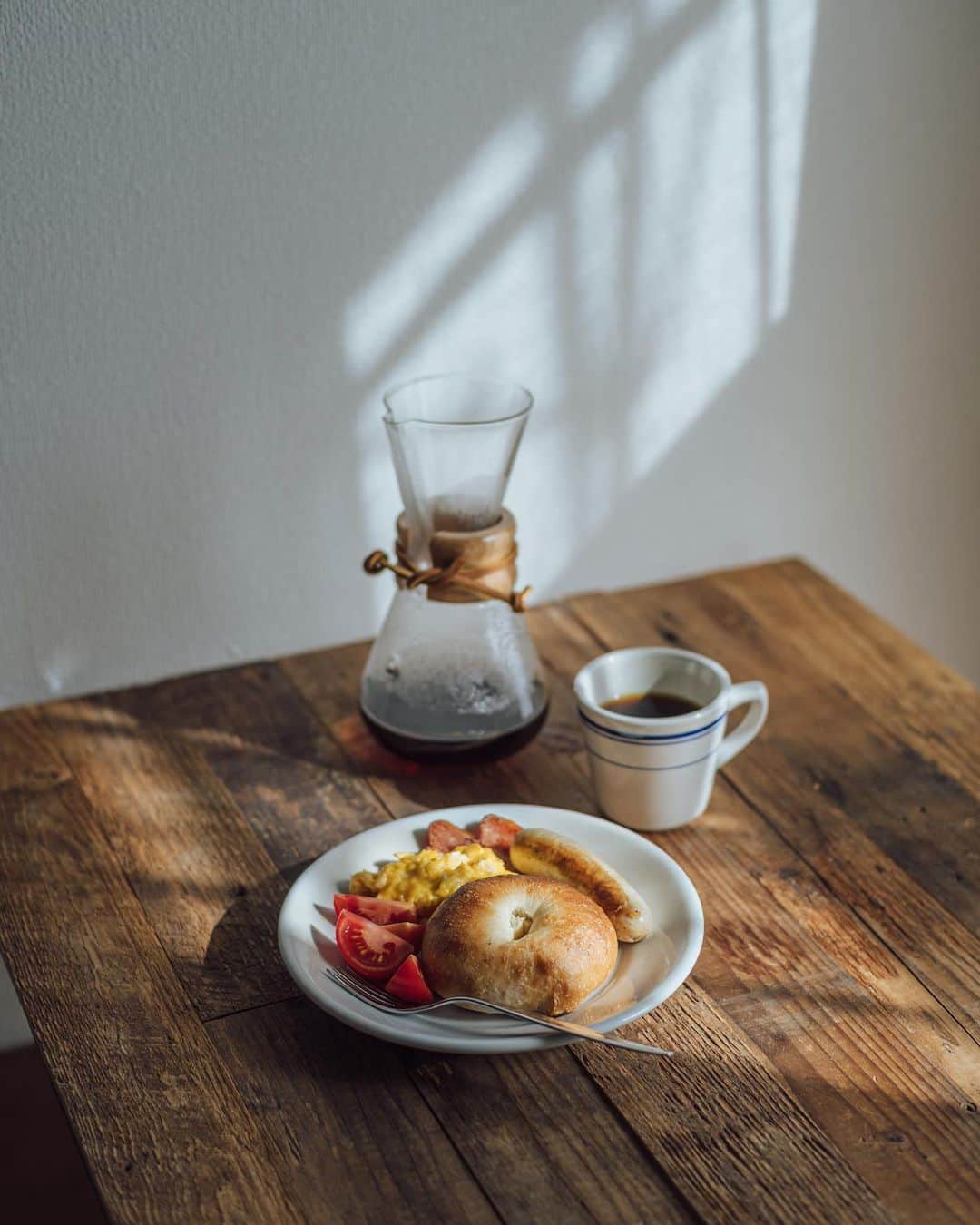 Nanaのインスタグラム：「珍しくベーグルだった 先日の朝食。  #sonyalpha7iii」