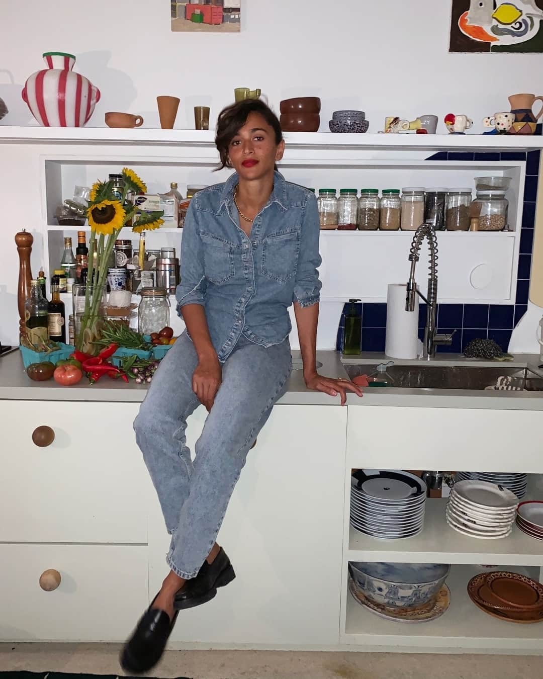 MANGOさんのインスタグラム写真 - (MANGOInstagram)「Mango Girls Diaries • @lailacooks has arrived from the market with a basket full of fresh produce. Tomorrow discover her smart shopping tips via Stories!⁣ #MangoGirls #MangoLifestyle」10月4日 19時03分 - mango