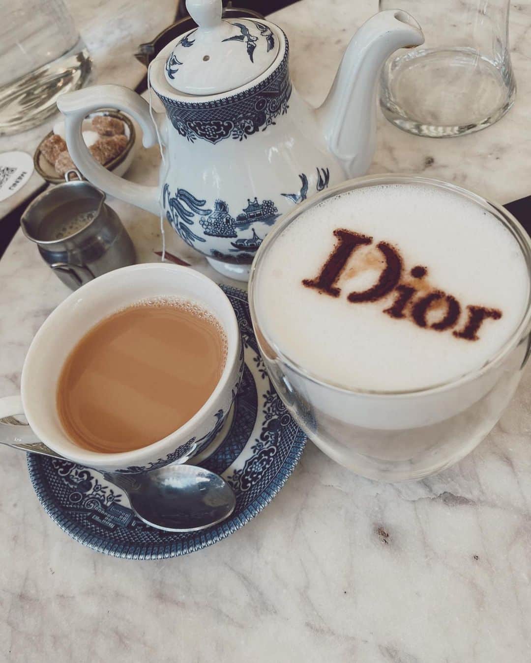 シャニーナ・シャイクのインスタグラム：「Breakfast in bed 🥞」