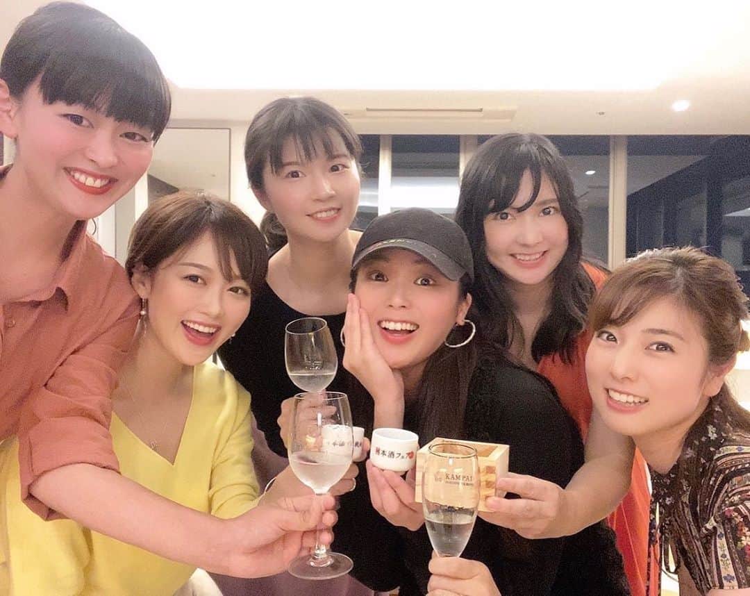 田中沙百合のインスタグラム：「10月1日は日本酒の日でした。 そして今日は『日本酒で乾杯 week』の最終日🥰🍶✨  私は2016Miss SAKE同期達＋ 2014 Miss SAKEの真衣さんと 日本酒で乾杯しました🍶✨  このメンバーと共に 同じ目標を持ち、最高の ライバルとして切磋琢磨しながら 日本大会に向けて3ヶ月間の ナデシコプログラムを 受けてただひたすら突き進む、、、  あの時みたいにまた何か目標に 向かってキラキラしているの だろうか？と自問自答。  やっぱり人生において、 目標を持つ、ワクワクすることを する！って大事だと思う☺️  よし！  今は剣道五段昇段という 目標に向かって ひたすら突き進もう！！  日本酒が繋いでくれたこの ご縁に感謝。 みんな本当にありがとう！ これからもよろしくお願いします💕」