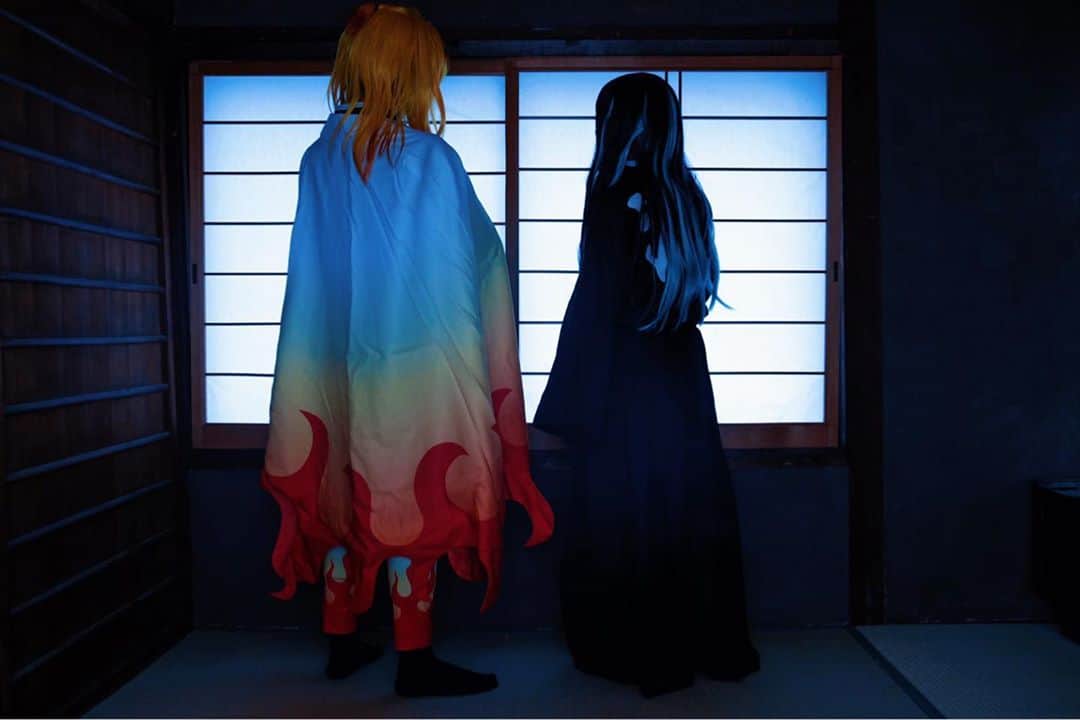 若月雅のインスタグラム：「【#鬼滅の刃／#cosplay】 ． . ーーーーーーー『if』 . . 炎柱(@わどくん)  霞柱(@miyabi.w_0911) . P(@kaisin_ad)様 . #kimetsunoyaiba  #藤の花 #煉獄杏寿郎 #時透無一郎 #鬼殺隊 #柱 #スタジオ　#撮影 #作り込み  #カメラマンさんに感謝」