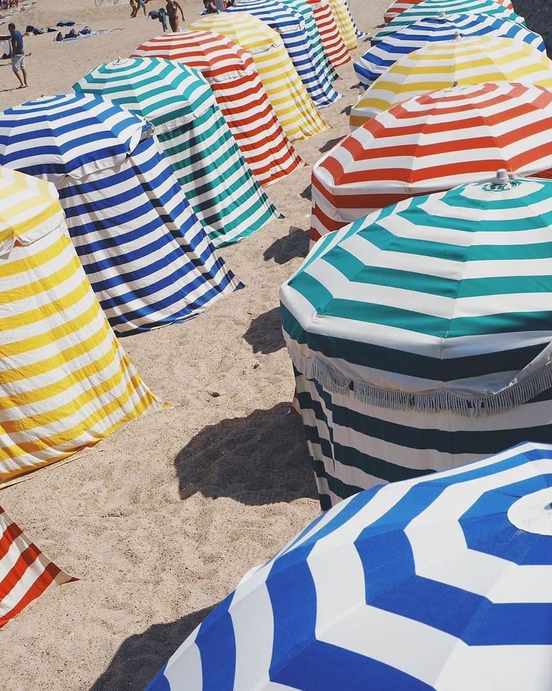 オールバーブラウンのインスタグラム：「Lucky enough to be in the charming seaside town of #Biaritzz this weekend?  Visit our store which embodies the surrounding beach vibe with a lifeguard tower as the centrepiece and OB product plentiful. Whatever the weather, we have you covered - from swimwear to outerwear & everything in between.  📍 4 Avenue de l’impératrice Biarritz 64200 #DoseOfSun #OrlebarBrown #OBsAroundTheWorld」