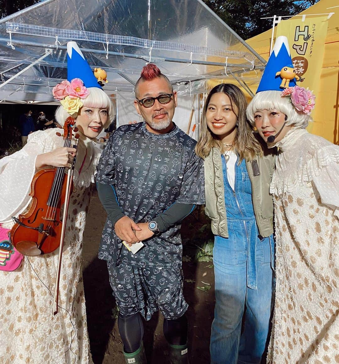 Rihwaさんのインスタグラム写真 - (RihwaInstagram)「Happy birthday to meeeeee!!!!🌞🌈💖🌼🎂🌳🏡🌟🤟🏽👌🏽 水曜どうでしょうエアキャラバンの皆さんがサプライズケーキと歌でお祝いしてくれました！なんということだろう。いやぁ〜、ありがたいなぁ〜！✨✨✨✨☺️🙏🏽🥐🚗 2日目はトップバッターでライブさせていただきました！💛🧡❤️✨😍 1. MARIMO 2. 春風 3. ハイタッチ(Rihwa ver.) 観てくださった皆様、何よりもの誕生日プレゼントです！ありがとうございました！😍❤️🙏🏽🌼 2日間初参加をさせて頂けて、水曜どうでしょうをもっと語り合いたい…！という欲望が出てきました！😂💞自分なりのアプローチを見つけて行きたいなぁ！💖☺️🌼次こそは全国の皆様の元に直接歌を届けに行きたいとも強く思いました！🧡💛🌳 ライブ自体も久しぶりで、やっぱり私はライブが好き！！！！！大好き！！！！！出るのも、観るのも、好き！！！！！はやくみんなとこの「ライブ」という素晴らしい私達の居場所を、拠り所を取り戻したいです。🌟もっと素晴らしい景色が待ってるはずです。 負けるな！一緒に頑張ろう！乗り越えて、会おう！ 水曜どうでしょうエアキャラバンin赤平2020、2日間とも長い時間お付き合いいただきありがとうございました！！！！！HTBの皆様、アイラブユー！！！！！❤️👏 #Rihwa #水曜どうでしょう #どうキャラ2020 #love #Hokkaido #一生どうでしょうします  #藤村忠寿  #嬉野雅道 #樋口了一 #打ち首獄門同好会  #黒色すみれ #古澤剛」10月4日 19時22分 - rihwa_official