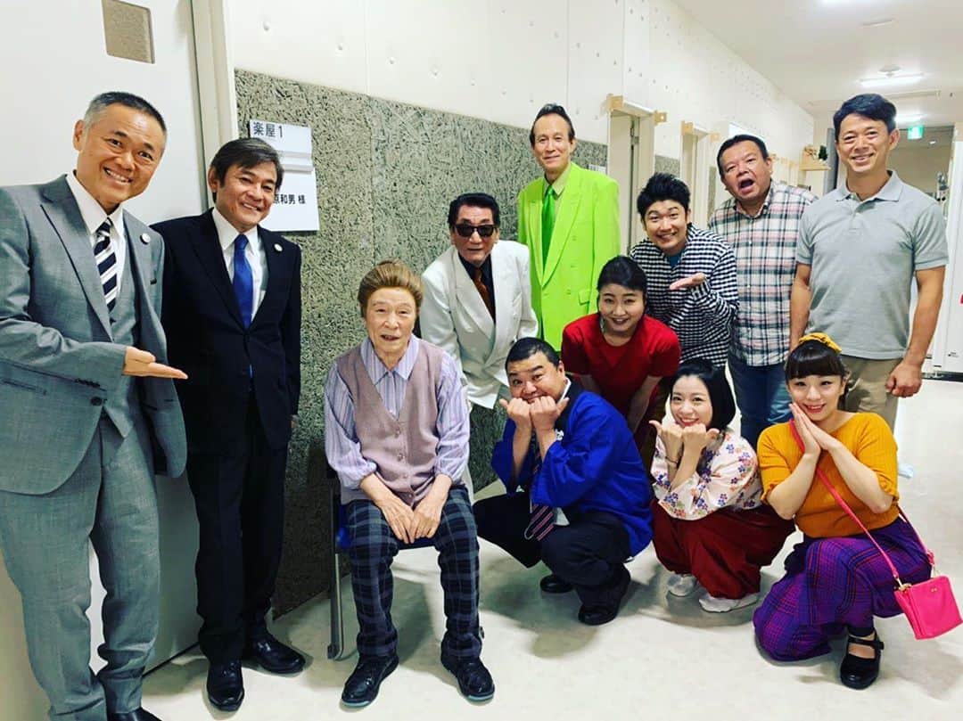 レイチェルのインスタグラム：「COOL JAPAN OSAKAでの新喜劇。  ２日間ありがとうございました！  、、、にしても、  すっっっごく良い写真っ！！！😆😆😆😆✨✨✨✨  #久しぶりにお会い出来た #レジェンド #桑原和男 師匠 #とゆーか #周りの皆様もレジェンドだらけ💦 #てことで #ホンマに２日間 #たぁのぉしぃーかったぁ  #🤣🤣🤣🎶🎶🎶✨✨✨」