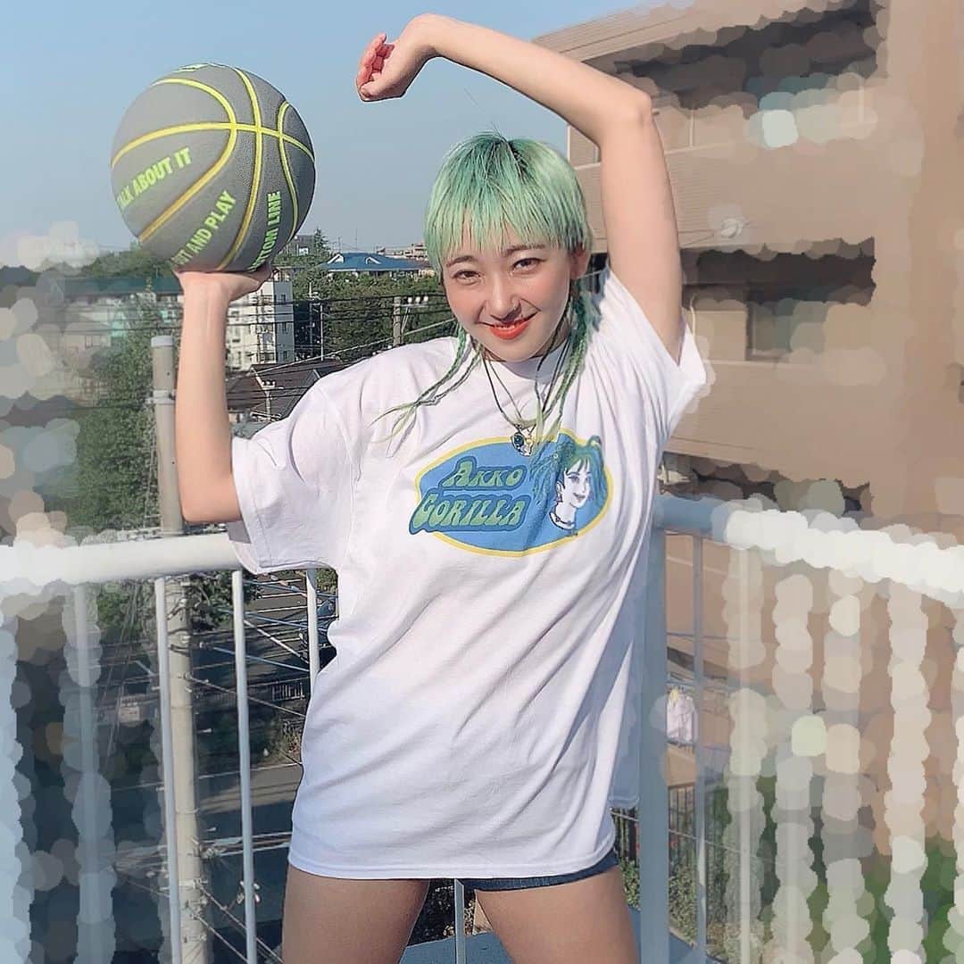 あっこのインスタグラム：「@everrrrr_greeeeen ひさびさおNEWでたよネット販売STARTチェキラ🐬🍒！！！！！！！！！！！ #エバグリ　#あっこゴリラ」