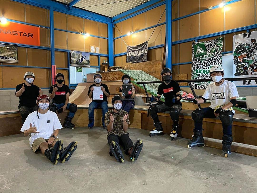 安床武士のインスタグラム：「@papasu1048 Lesson day!! It was great time🙌  今日は1年以上ぶりのパパスさん企画レッスンでした！  昨日は河川敷をフリーラン、今日はアグレッシブレッスン、一緒に滑っていてもレッスンをしていても「インラインスケートの楽しさ」を感じられる瞬間がたくさんあって良い2日間でした！  パパス池田さん、コーチの @chihiroaki 君、ありがとうございました！ 参加して下さった皆様、ありがとうございました！ 来年はまた複数回開催できるように調整していきますのでご参加お待ちしてます✨ #papasu #パパス #takeshiyasutoko #lesson #rollerblading #inlineskate #インラインスケート #安床武士 #成長の瞬間を味わえる幸せ #姫路」