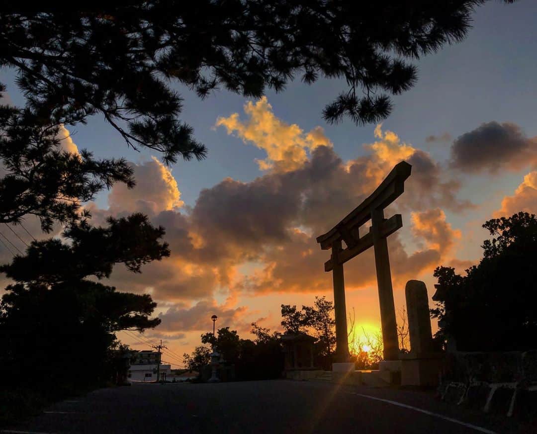 尚玄のインスタグラム：「#Sunset #Run in #Magical #Island after the shooting. 2 more days left.  #Miyakojima #宮古島 #神社 #映画 #撮影」