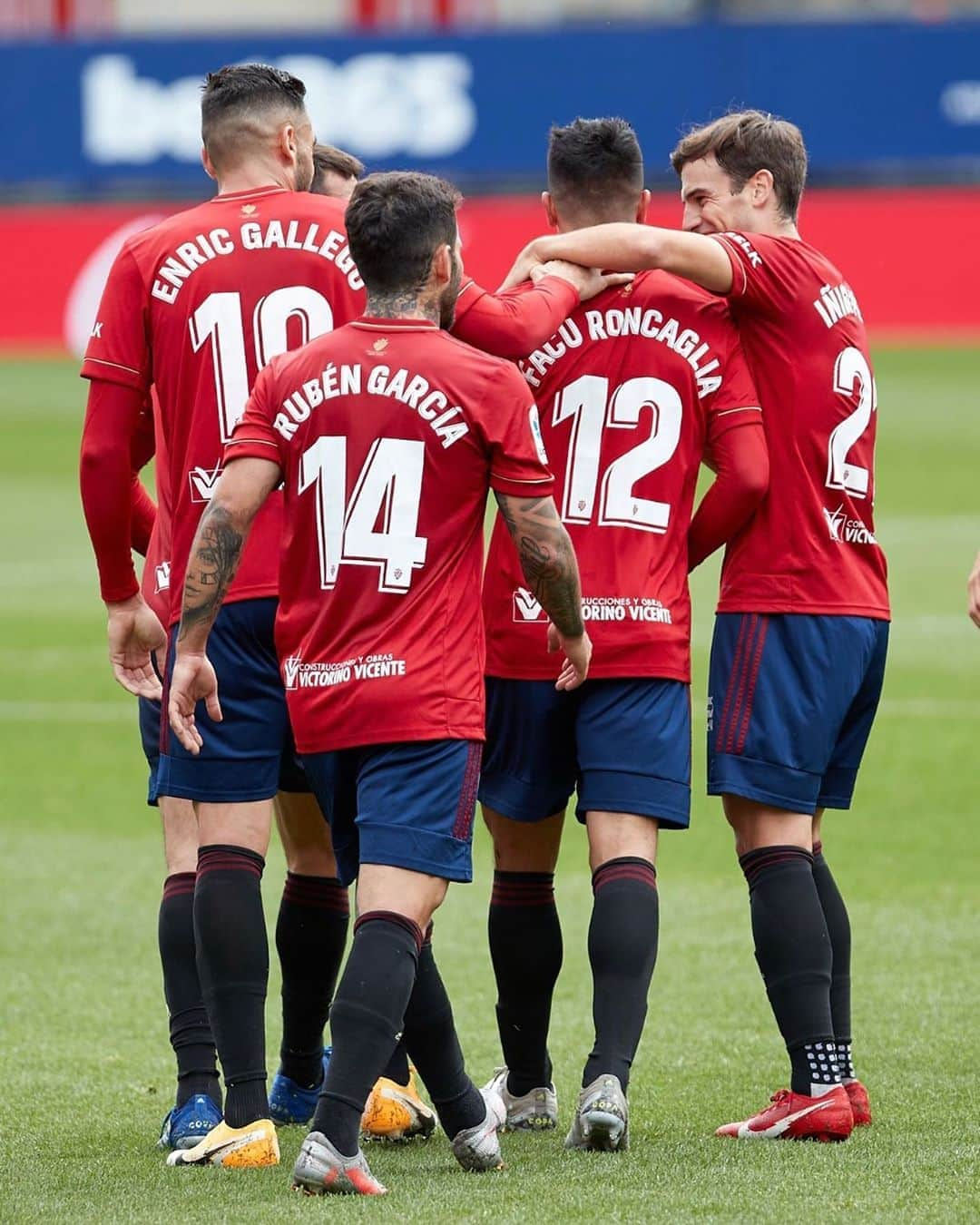 LFPさんのインスタグラム写真 - (LFPInstagram)「🙌⚽️❤️ Well done, @facuroncaglia10!  🙌⚽️❤️ ¡Qué golazo, #Roncaglia!  #Osasuna #OsasunaCelta #LaLiga #LaLigaSantander #Football #YouHaveToLiveIt #HayQueVivirla」10月4日 19時48分 - laliga