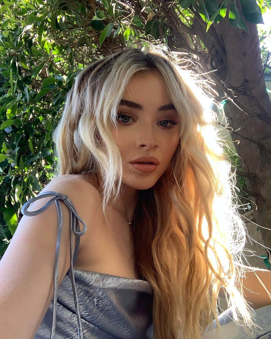 サブリナ・カーペンターのインスタグラム：「🦋」