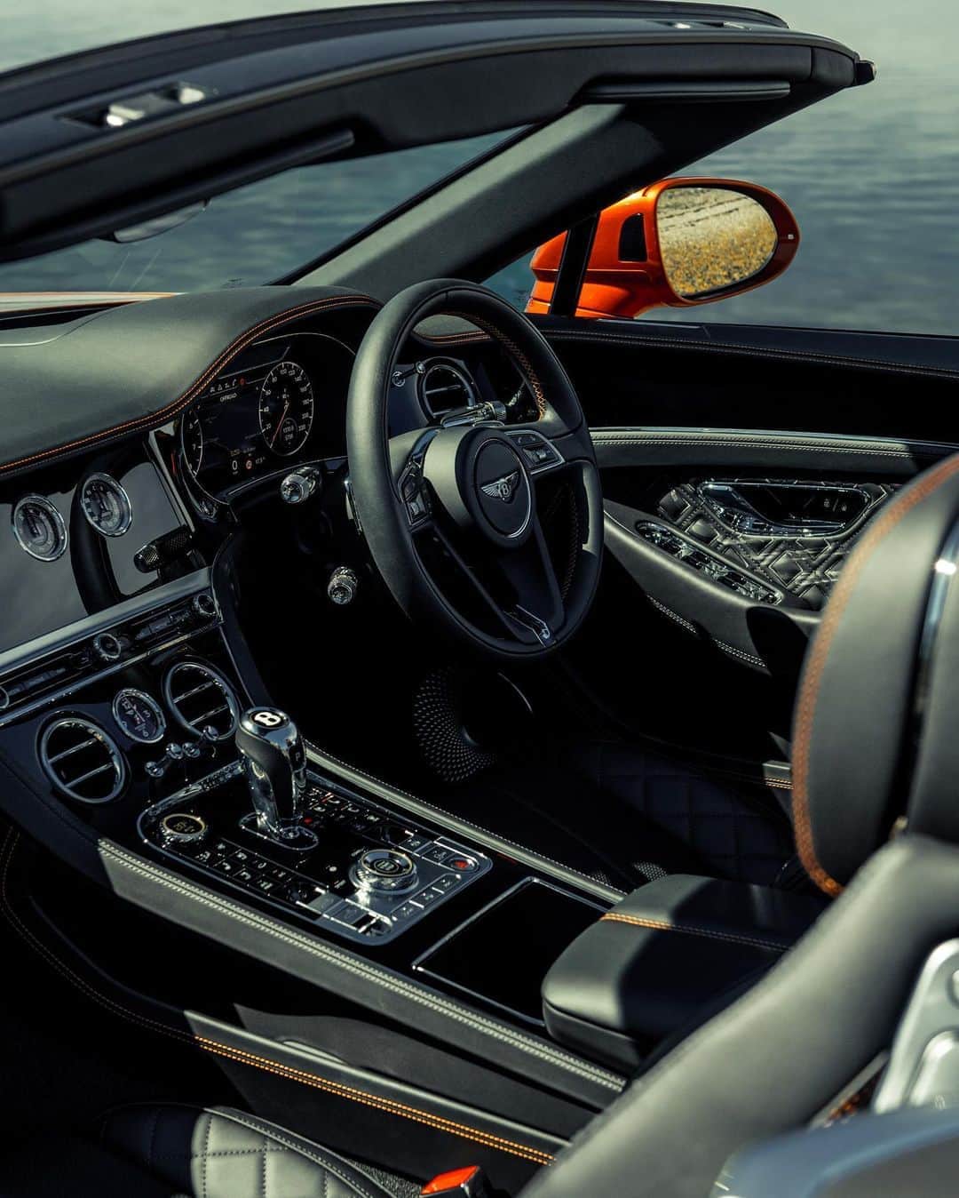 ベントレーさんのインスタグラム写真 - (ベントレーInstagram)「Experience craftsmanship that's ready for its close-up. The #Bentley #ContinentalGT V8 #Convertible. _ Continental GT V8 Convertible WLTP drive cycle: combined fuel consumption: 23.3 mpg (12.1 l/100 km), combined CO₂: 275 g/km」10月5日 5時14分 - bentleymotors