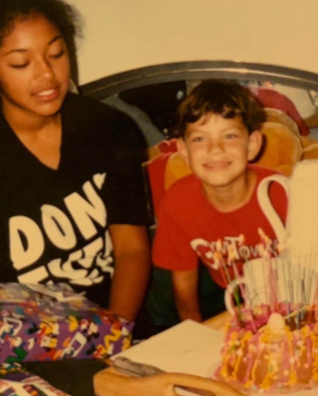 サミュエル・ラーセンのインスタグラム：「Happy Happy Birthday to my beautiful amazing sister @morgita_chula808 !!!!! I love you as much as I miss you 😘😘 ps: don’t worry about a thing.」