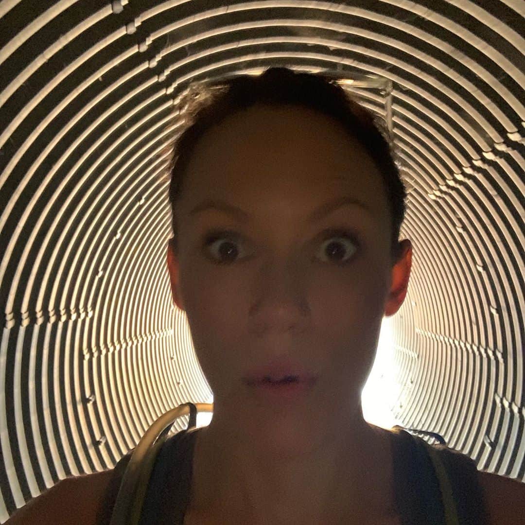 エミリー・スワローのインスタグラム：「Tunnel vision.」