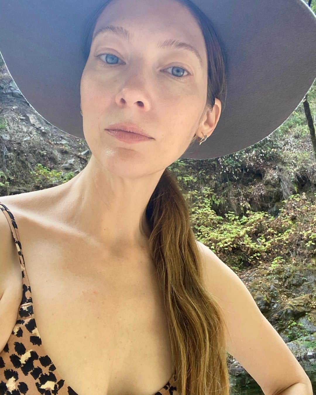 マンディクーンのインスタグラム：「End of summer blues. 🍂」