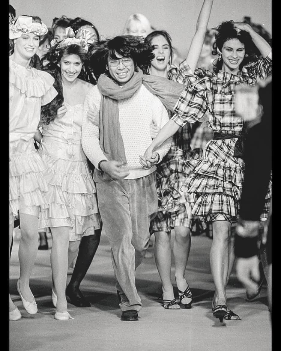 アレクシマビーユのインスタグラム：「RIP @kenzotakada_official will miss your joyful vision #kenzo #kenzotakada #lamode #joyful #happy #attitude #rip #toobad #coronadisaster」