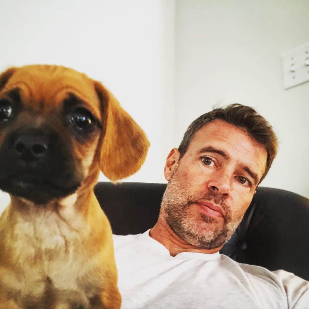 スコット・フォーリーのインスタグラム：「Sunday. Duke and I. Digging in.」