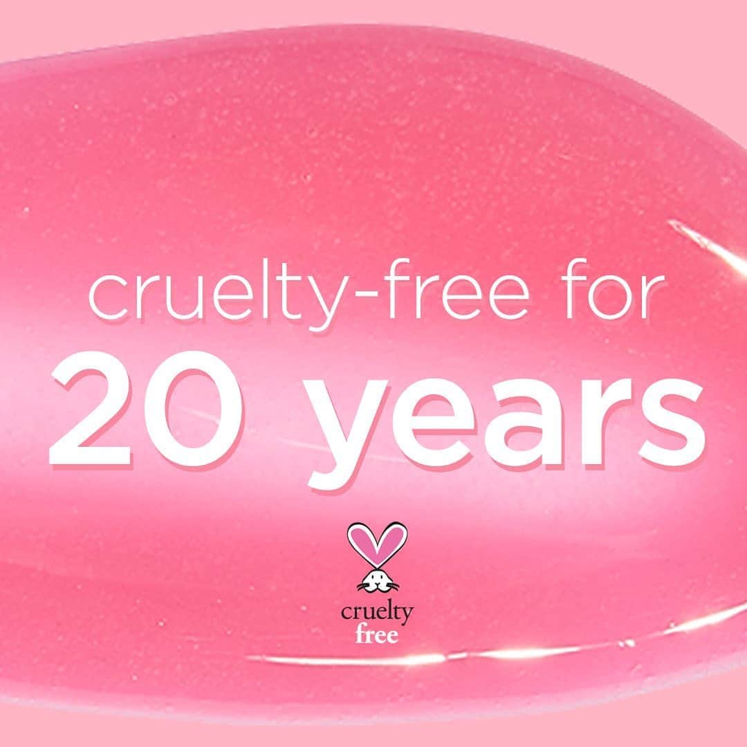 Tarte Cosmeticsさんのインスタグラム写真 - (Tarte CosmeticsInstagram)「We're celebrating 20 years of cruelty-free products formulated with the best ingredients Mother Nature has to offer 💜 We're committed to bringing our tartelettes good-for-you glamour while staying true to the core values that they know, love, & expect from us. #tarteturns20 #crueltyfree #rethinknatural」10月5日 6時01分 - tartecosmetics