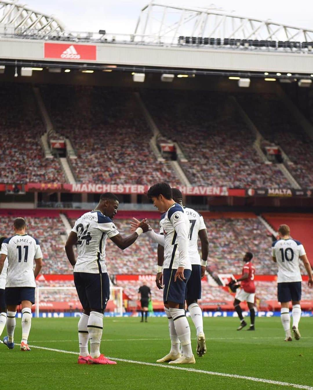 セルジュ・オーリエさんのインスタグラム写真 - (セルジュ・オーリエInstagram)「Team  Performance🤝👏🏾  3 points 👍🏾 Travaux 🚧 = ⚽️🎯」10月5日 6時02分 - sergeaurier