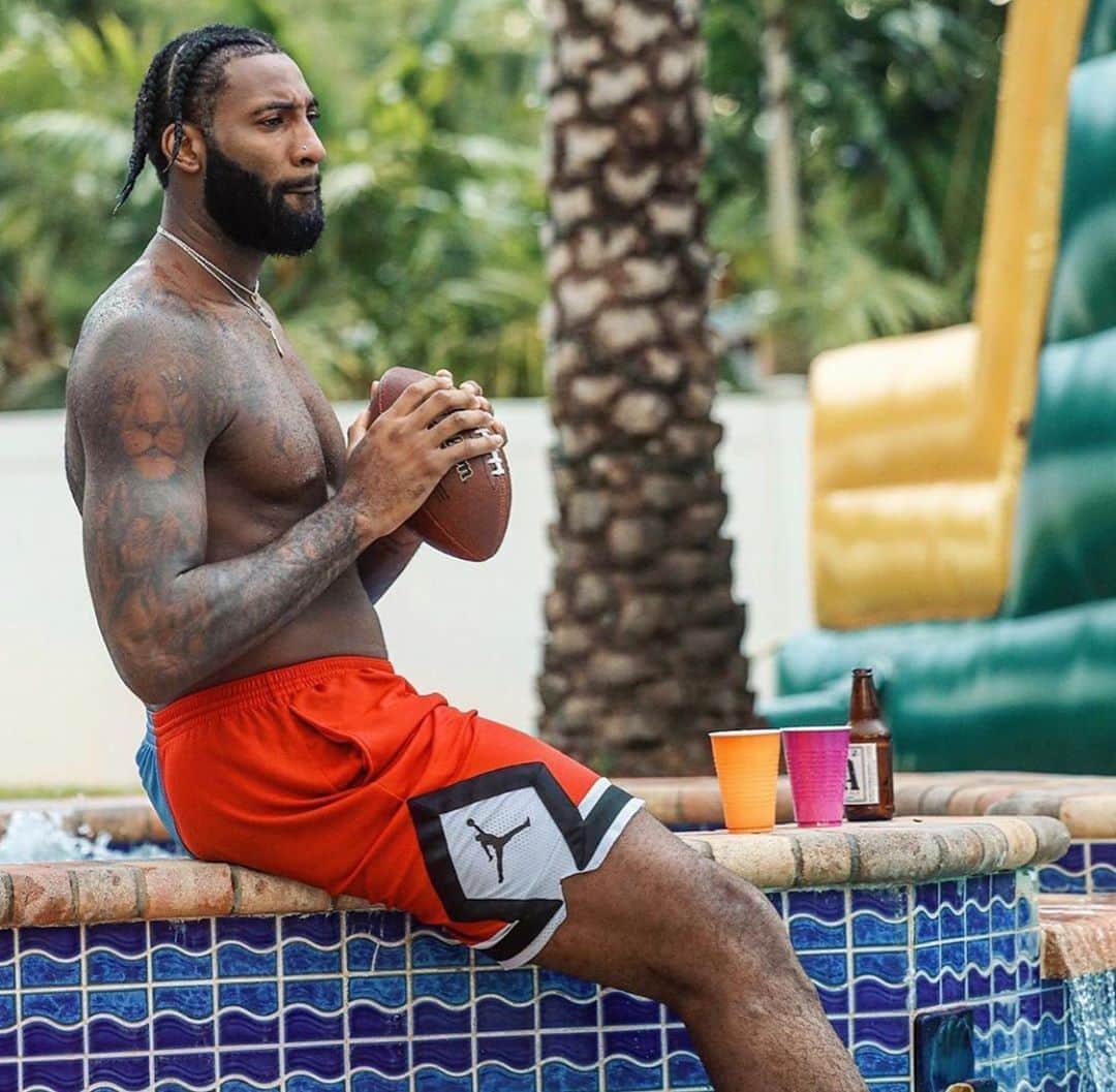 アンドレ・ドラモンドのインスタグラム：「Hell yeah Browns !!! 3-1  !!  Need to get a custom jersey !  Oh yeah, if you need a TE for a red zone situation hit me up! I got some time off 😏」