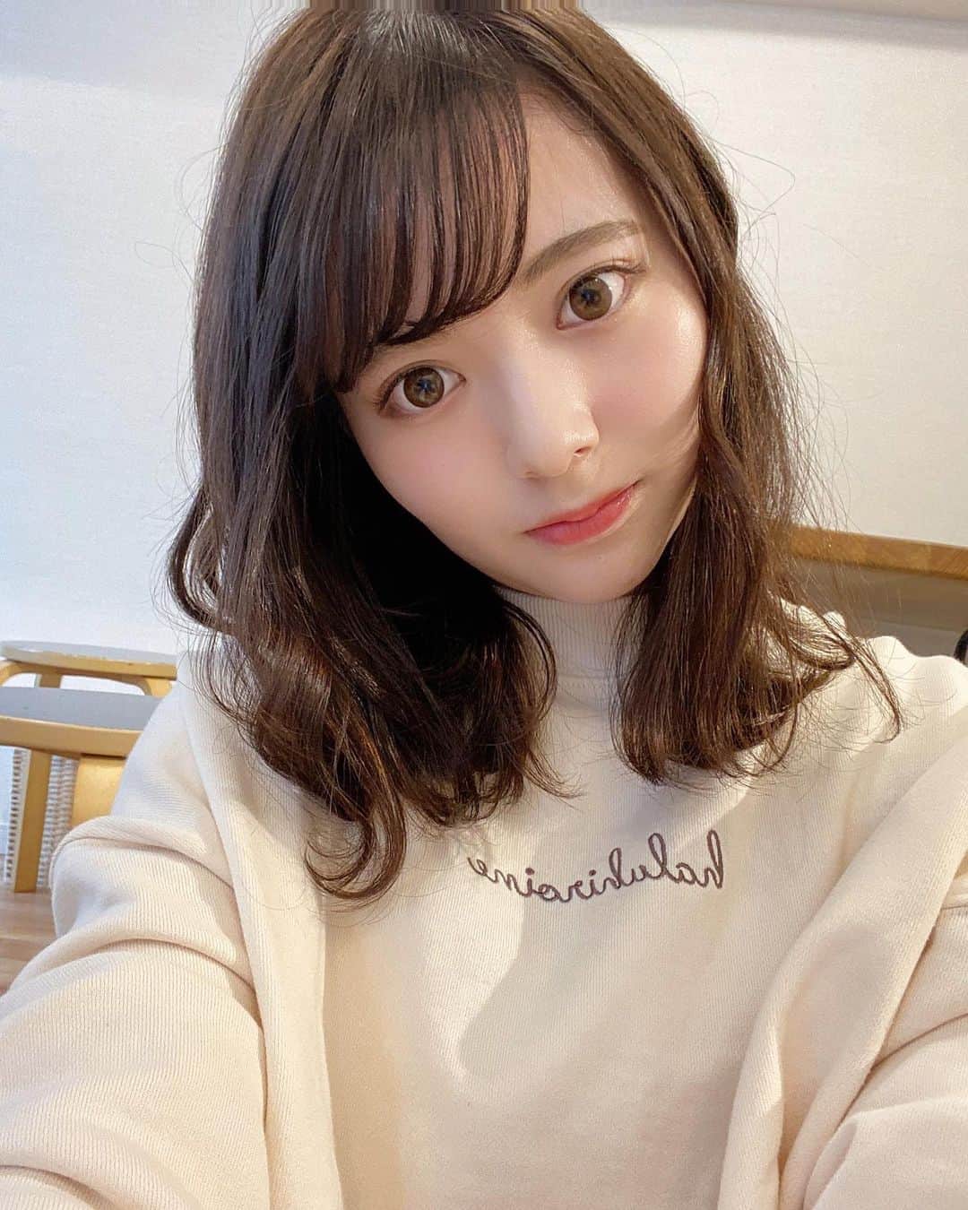 林桃絢美のインスタグラム：「🌠 こんばんは！  大好きな小嶋真子ちゃんのブランドのスウェットを着ました✨ 秋はいろいろな服が着れて楽しいです🍁  本日も  #もなポチ で応援していただけたら嬉しいです☺🌼 よろしくお願い致します！  #日本女子大学コンテスト　#日本女子大学　#ミスコンテスト　#haluhiroine #小嶋真子　#akb48 #秋服　#パーカー #パーカー女子 #フォロバ100 #いいね返し」