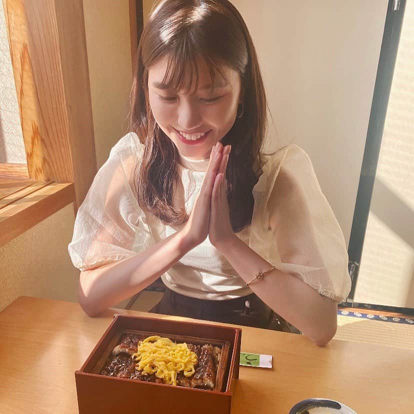 足立沙織さんのインスタグラム写真 - (足立沙織Instagram)「. この間、初めて柳川のうなぎを食べたんだけど この美味しさにもう感無量！！ . . せいろむしの方は身がふわっとしてるんだけど 蒲焼は皮目がパリっとしてて この香ばしさがたまらんかった🥺 このうなぎを食べにだけでも 柳川に来ていいって思えるくらいだったよ🕊 . . 家族を連れてもう一度来たい場所だなぁ🌷」10月4日 21時53分 - sao_ri_17