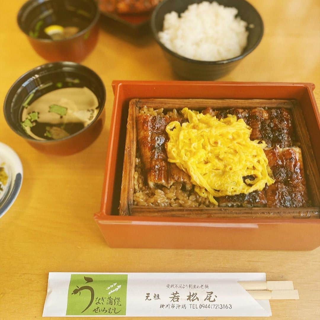 足立沙織さんのインスタグラム写真 - (足立沙織Instagram)「. この間、初めて柳川のうなぎを食べたんだけど この美味しさにもう感無量！！ . . せいろむしの方は身がふわっとしてるんだけど 蒲焼は皮目がパリっとしてて この香ばしさがたまらんかった🥺 このうなぎを食べにだけでも 柳川に来ていいって思えるくらいだったよ🕊 . . 家族を連れてもう一度来たい場所だなぁ🌷」10月4日 21時53分 - sao_ri_17