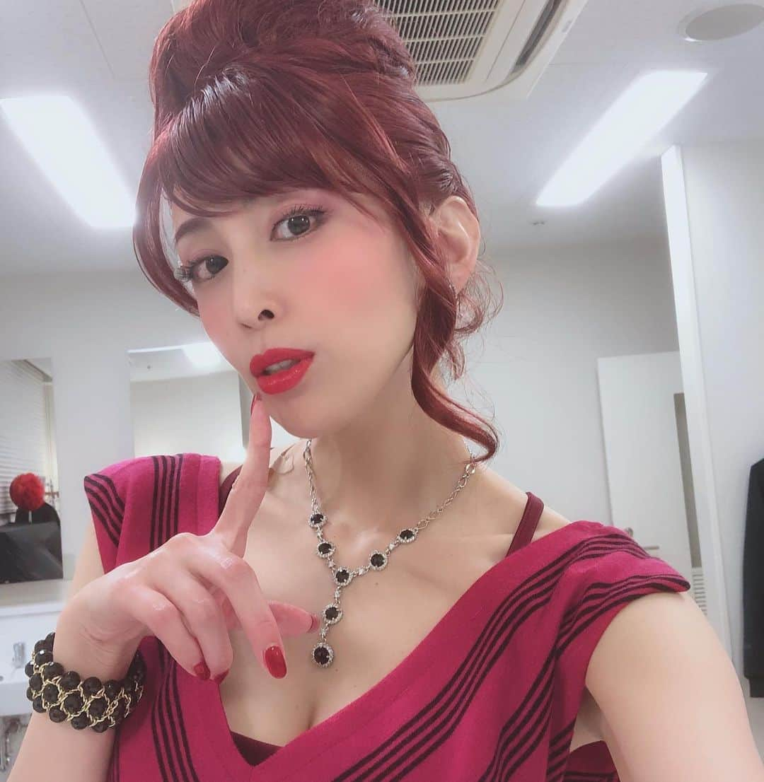 雛形あきこさんのインスタグラム写真 - (雛形あきこInstagram)「大阪もう4公演終わっちゃいました。皆さん有難うございます❤️ #ハウトゥーサクシード #大阪」10月4日 21時49分 - akiko_hinagata