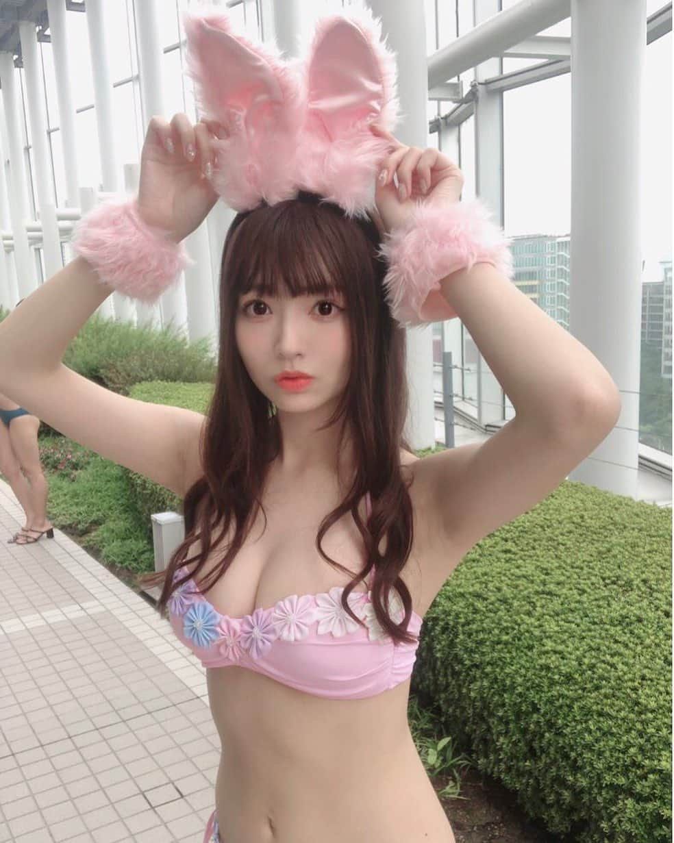 林あやののインスタグラム：「みんなのおかげで #tgifオブザイヤー2020  ありがとう🥺🐰💓  #tgif #アイドル #idol #水着 #コスプレ #グラビア #japanesegirl #좋아요」