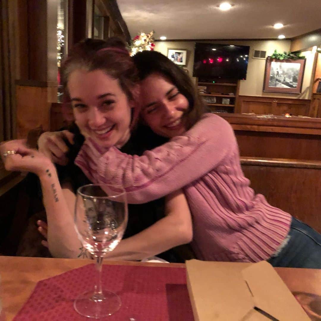トーレイ・デヴィートのインスタグラム：「Happy birthday @mdevitto ! Anyone who knows me knows how much I love my sisters. There aren’t enough words to describe how grateful I am to call this one my baby sis forever. My best friend, my laugh and lounge partner, I hope this is the best year for you yet! I love you !!」