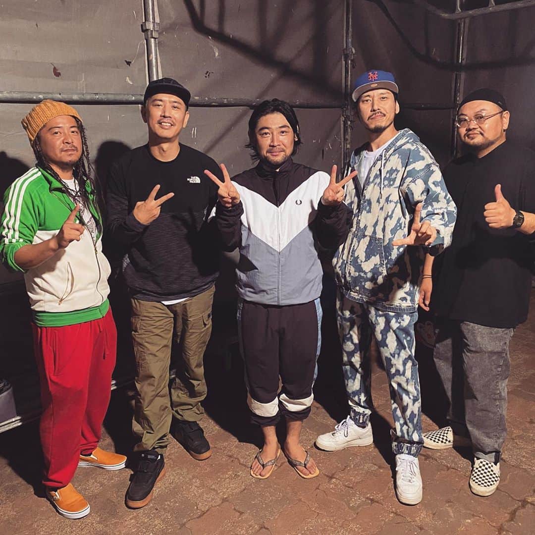 RYO the SKYWALKERのインスタグラム：「一庫ダムにて「PROMISED LAND 2020」ありがとうございました！！久しぶりの配信なしのライブ！楽しかったっす🙌  w/ Kickerman HIROSHI @kickerman_drummy タカフィンも飛び入り！ @ragga_takafin 主催者TOMY BORDER @tomyborder RYO-FU @ryo_fu0797   写真撮れなかったけどBOXER KID @mjr_boxerkid のアコースティック・ライブも激アツでした！respect !!」