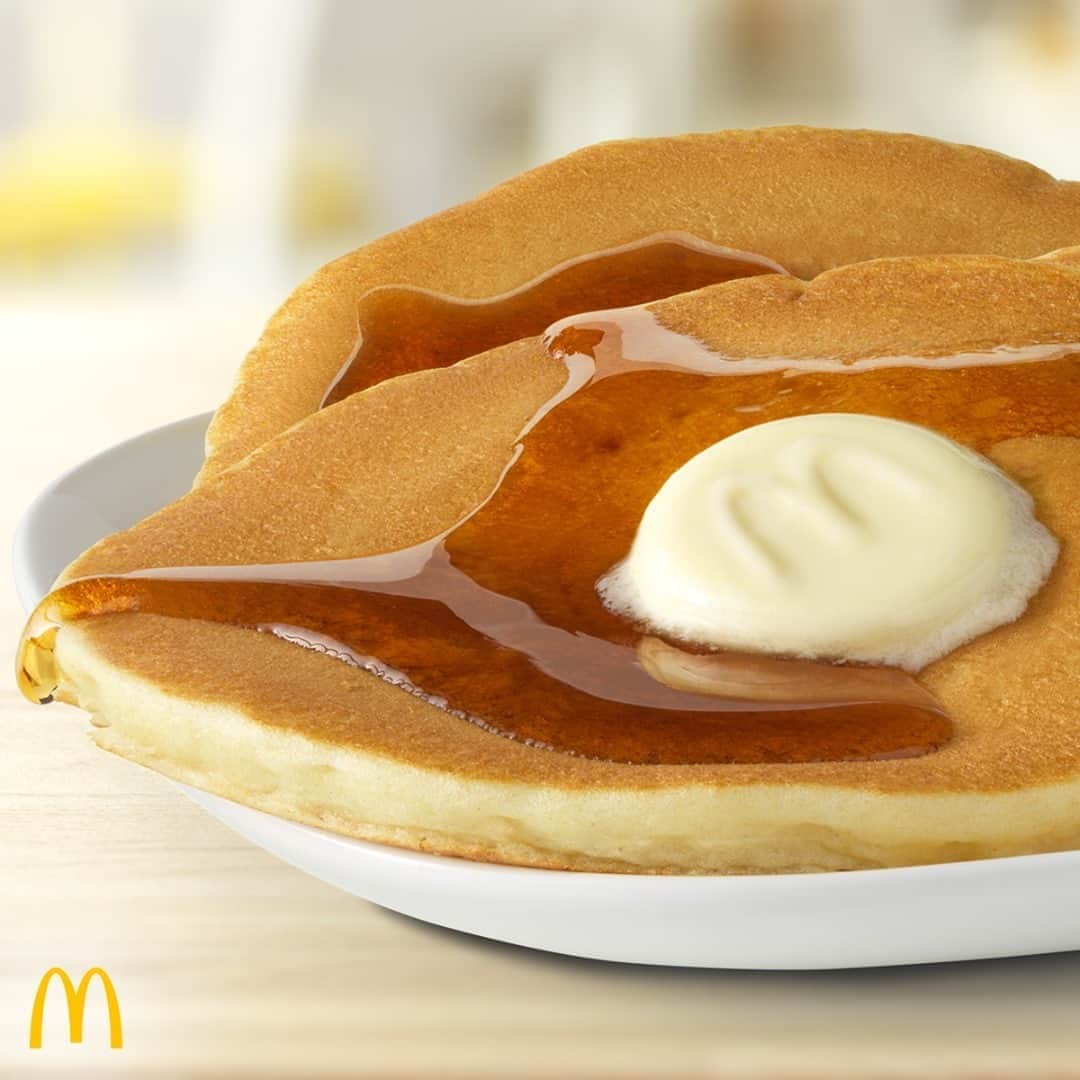 McDonald's Philippinesのインスタグラム：「Make tomorrow morning sweet and hearty with our fluffy Hotcakes. 🥞  Order for breakfast via McDo Dine-In, Drive-Thru, Take Out, Pick-Up, or McDelivery.」