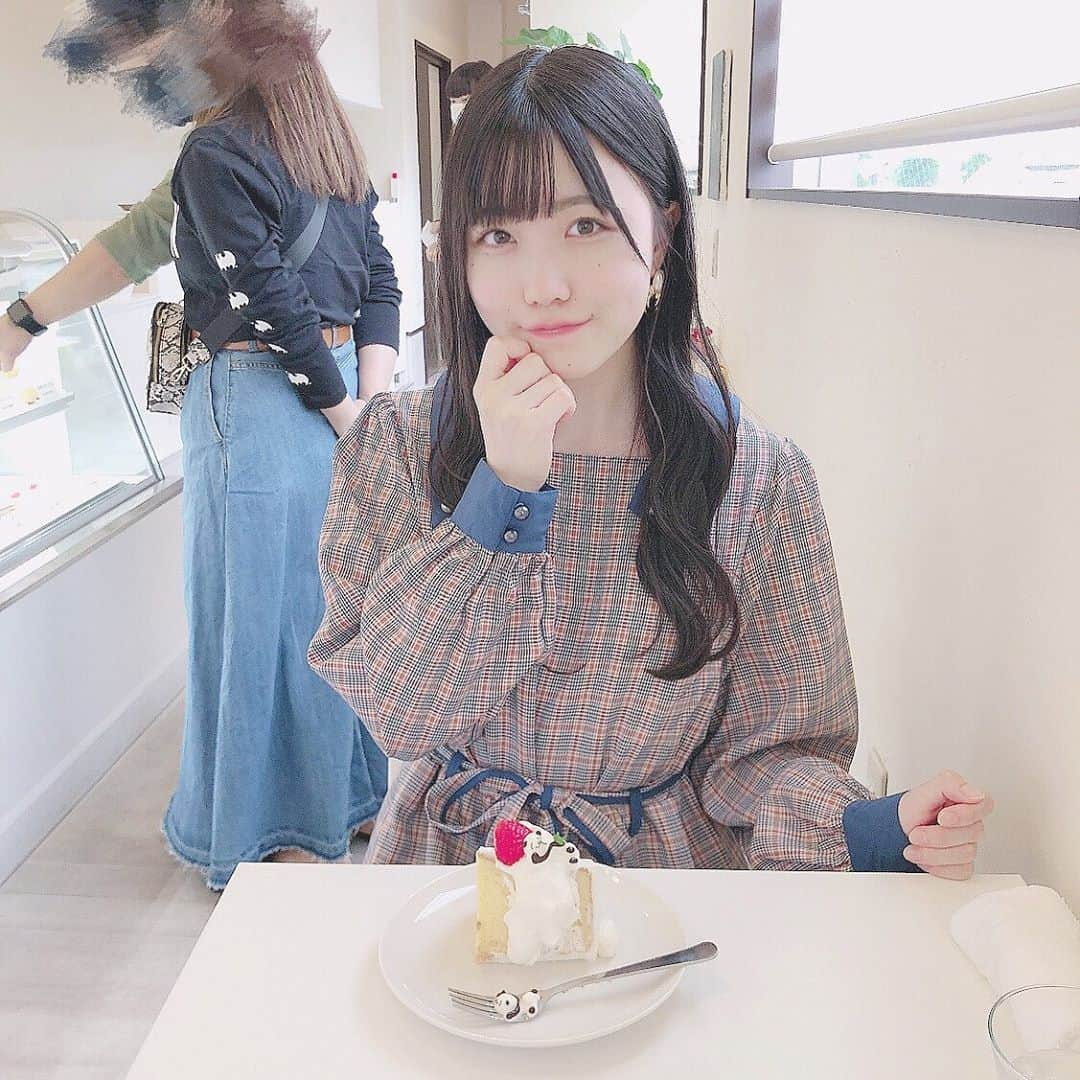 樋口なづなのインスタグラム：「🕊 かわいすぎるケーキを食べました 🎂♡ （ ちなみにこの時バッグをなくしています。震 ） . . . #ダーパンケーキ #DāpanCake #近鉄八尾 #八尾カフェ #大阪 #大阪カフェ #カフェ巡り #osaka #osakacafe #🐼 #🍰」